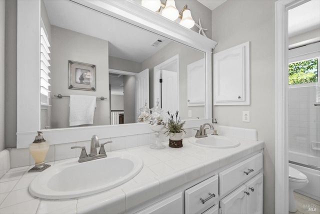 501 Canyon Oak Dr, Vacaville, CA 95688