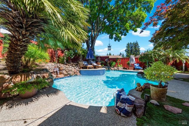 501 Canyon Oak Dr, Vacaville, CA 95688