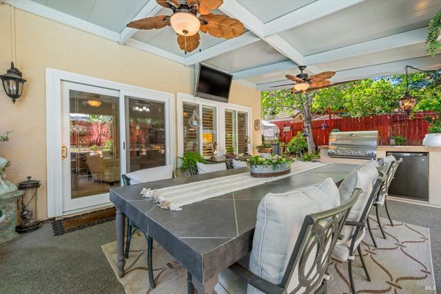 501 Canyon Oak Dr, Vacaville, CA 95688