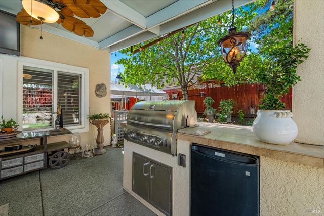 501 Canyon Oak Dr, Vacaville, CA 95688