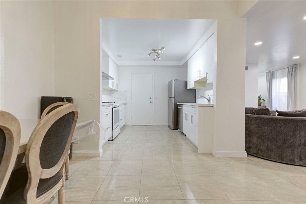 Image 15 of property listing at 12325 Sweetbriar, Pacoima, CA 91331