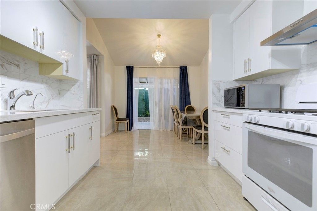 Image 18 of property listing at 12325 Sweetbriar, Pacoima, CA 91331