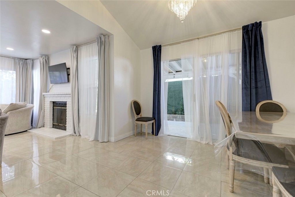 Image 19 of property listing at 12325 Sweetbriar, Pacoima, CA 91331