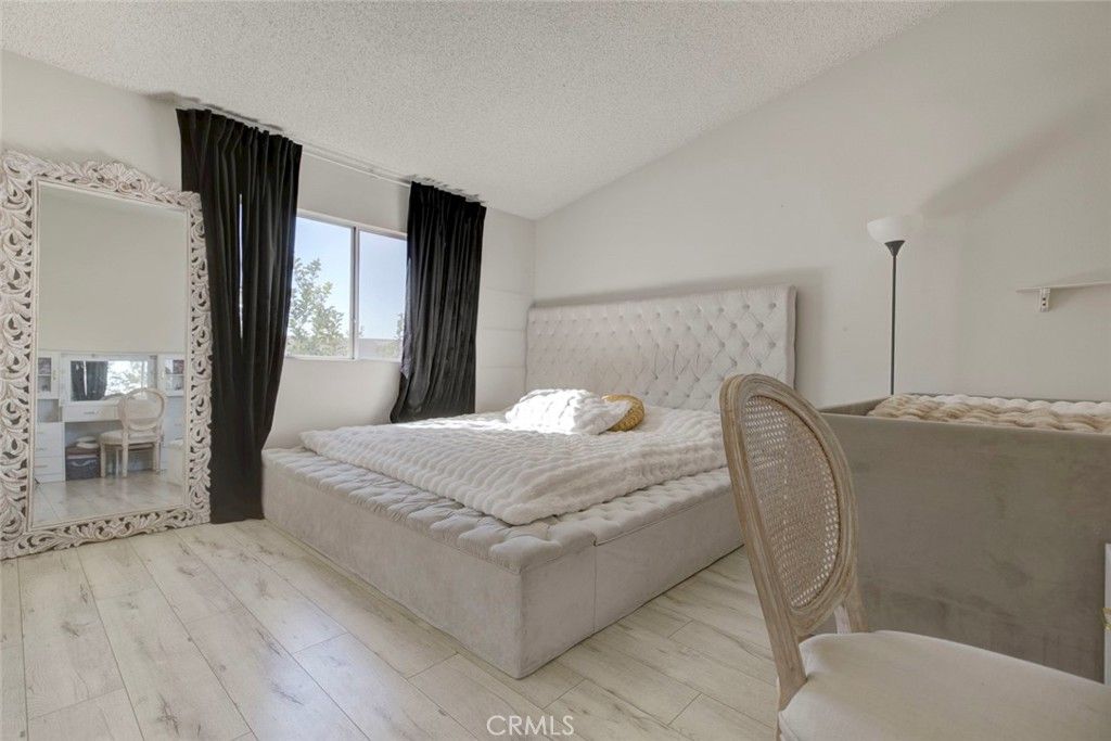 Image 39 of property listing at 12325 Sweetbriar, Pacoima, CA 91331