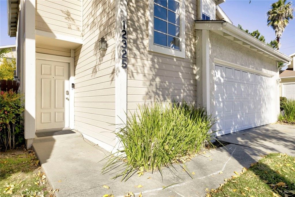 Image 4 of property listing at 12325 Sweetbriar, Pacoima, CA 91331