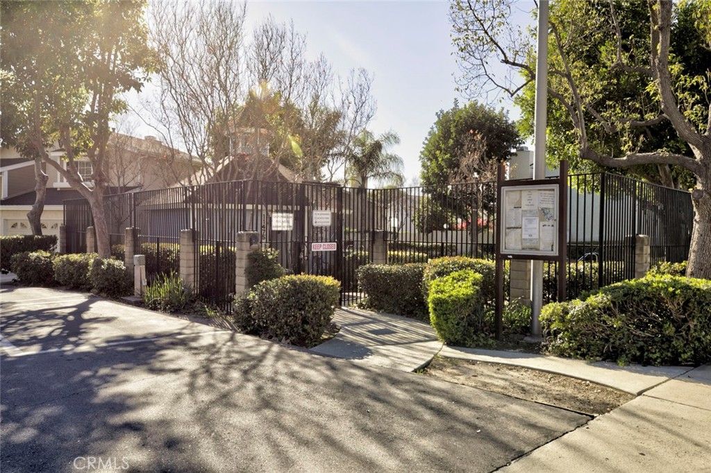 Image 45 of property listing at 12325 Sweetbriar, Pacoima, CA 91331