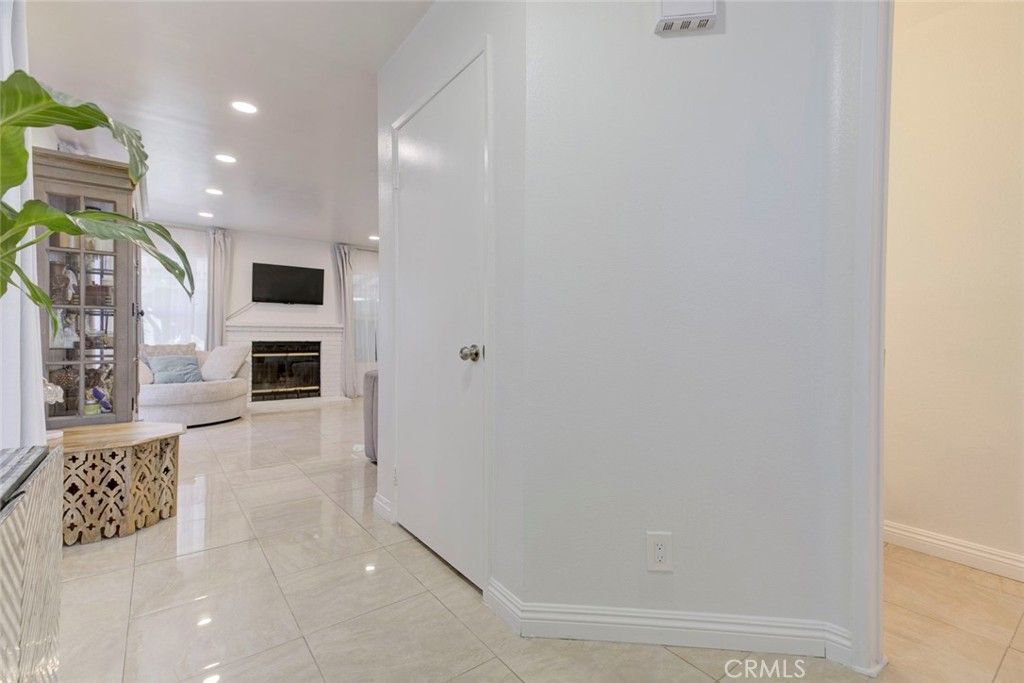 Image 7 of property listing at 12325 Sweetbriar, Pacoima, CA 91331