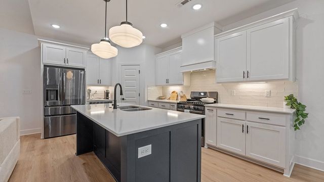 7102 SW Basswood Avenue, Bentonville, AR 72713