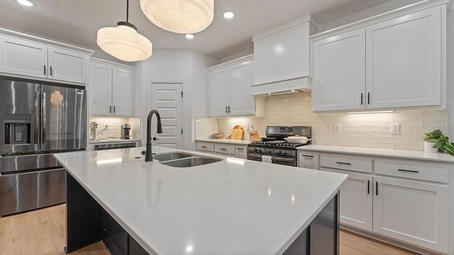 7102 SW Basswood Avenue, Bentonville, AR 72713