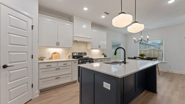 7102 SW Basswood Avenue, Bentonville, AR 72713