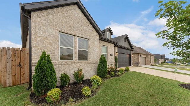 7102 SW Basswood Avenue, Bentonville, AR 72713