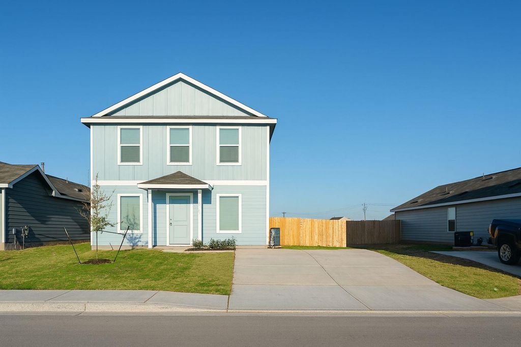 2320 Blizzard DR, Lockhart, TX 78644