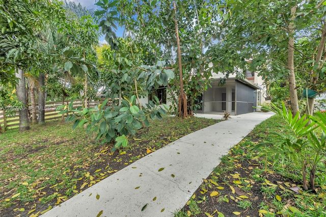 4011 SW 82nd Ter, Davie, FL 33328