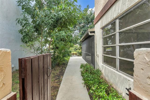 4011 SW 82nd Ter, Davie, FL 33328