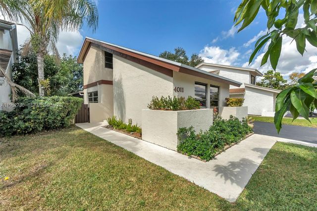 4011 SW 82nd Ter, Davie, FL 33328