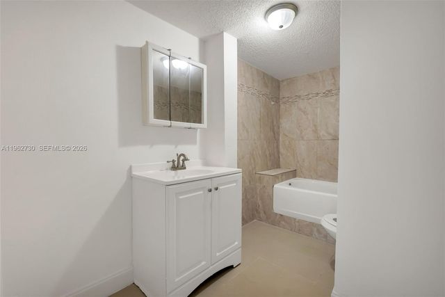 4011 SW 82nd Ter, Davie, FL 33328