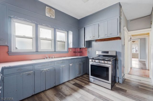 109 Orchard St, Elizabeth City, NJ 07208