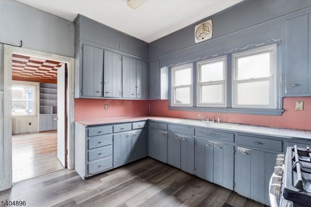 109 Orchard St, Elizabeth City, NJ 07208
