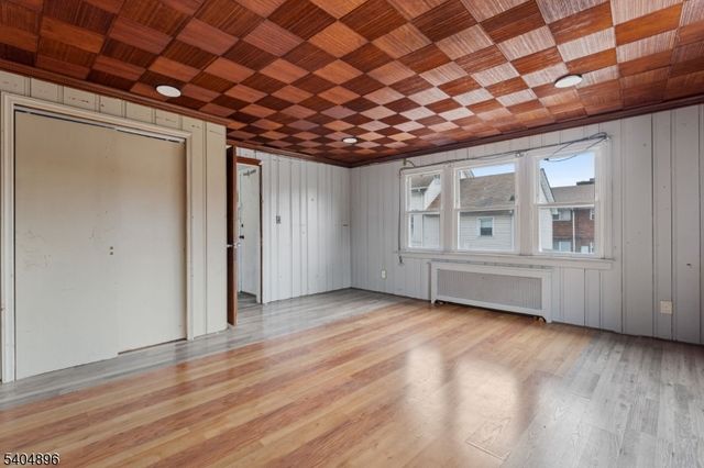 109 Orchard St, Elizabeth City, NJ 07208