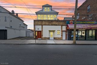 109 Orchard St, Elizabeth City, NJ 07208