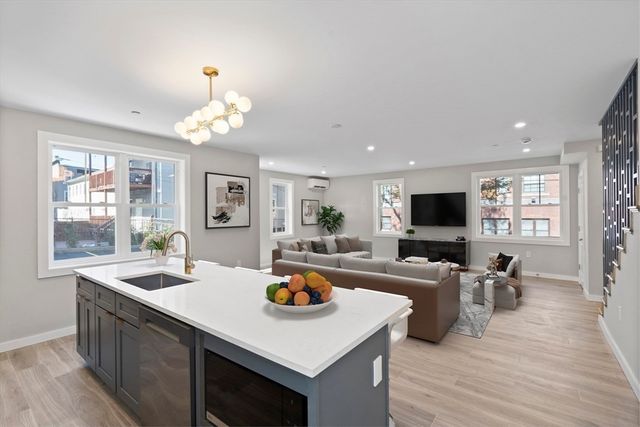 59 Perrin St 3, Boston, MA 02119