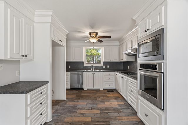 77 Baracuda Dr., Hattiesburg, MS 39402