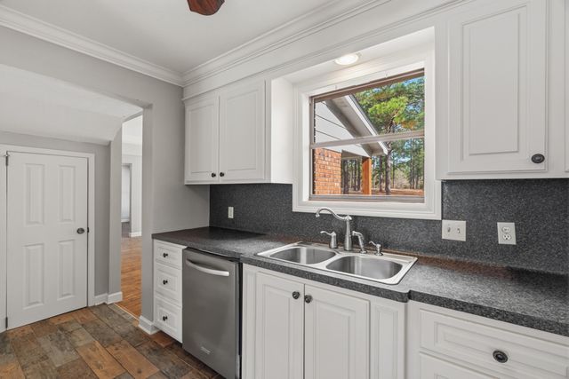 77 Baracuda Dr., Hattiesburg, MS 39402