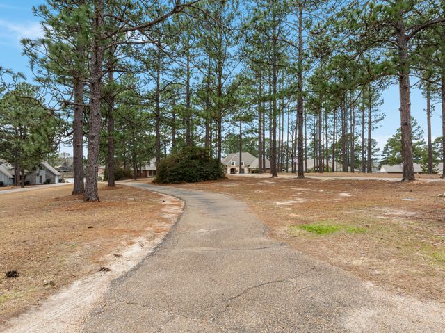 77 Baracuda Dr., Hattiesburg, MS 39402