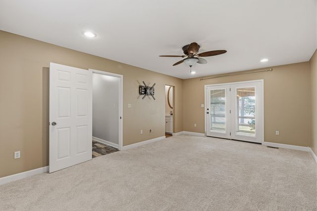 77 Baracuda Dr., Hattiesburg, MS 39402