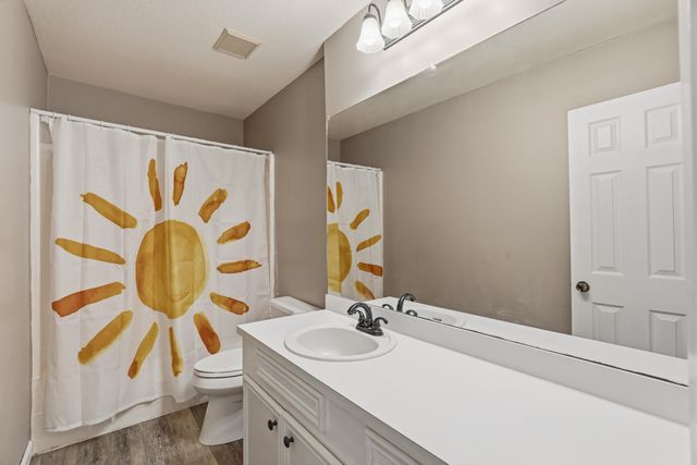 77 Baracuda Dr., Hattiesburg, MS 39402