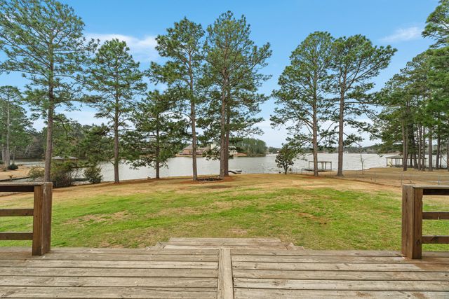 77 Baracuda Dr., Hattiesburg, MS 39402