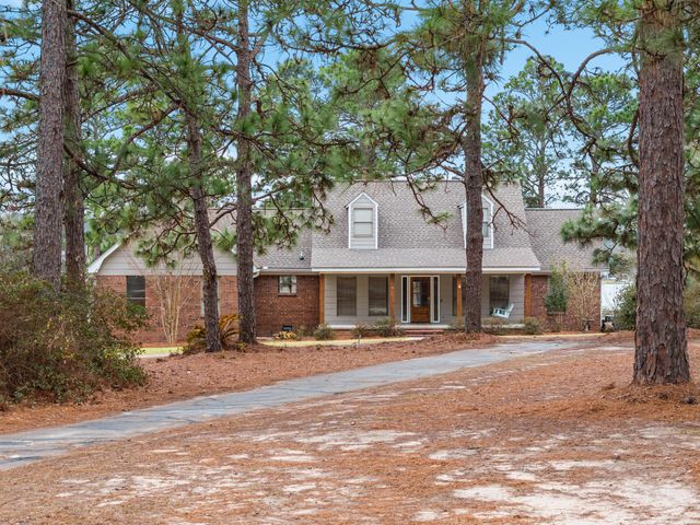77 Baracuda Dr., Hattiesburg, MS 39402