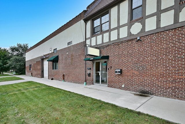 320 S Cornell Avenue B, Villa Park, IL 60181