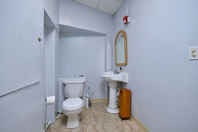 320 S Cornell Avenue B, Villa Park, IL 60181