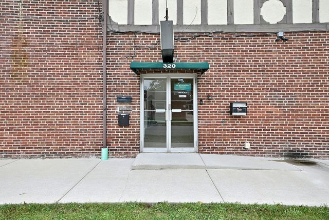 320 S Cornell Avenue B, Villa Park, IL 60181