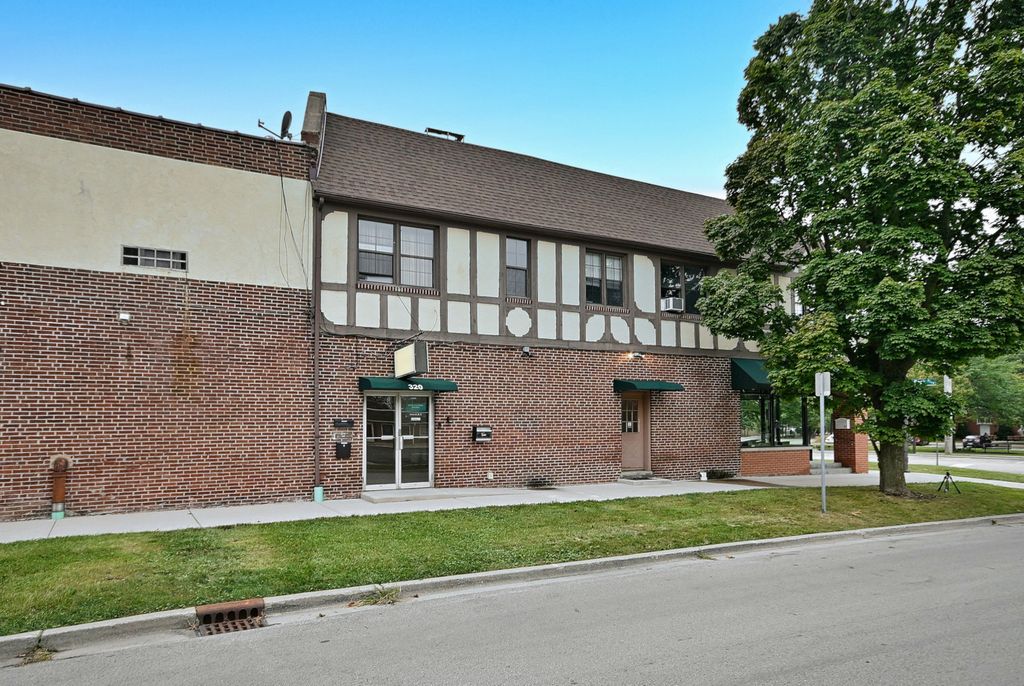 320 S Cornell Avenue B, Villa Park, IL 60181