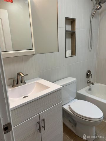 289 Main Street 4H, Spotswood, NJ 08884