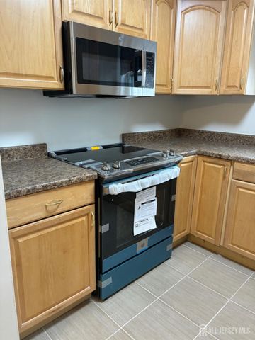 289 Main Street 4H, Spotswood, NJ 08884