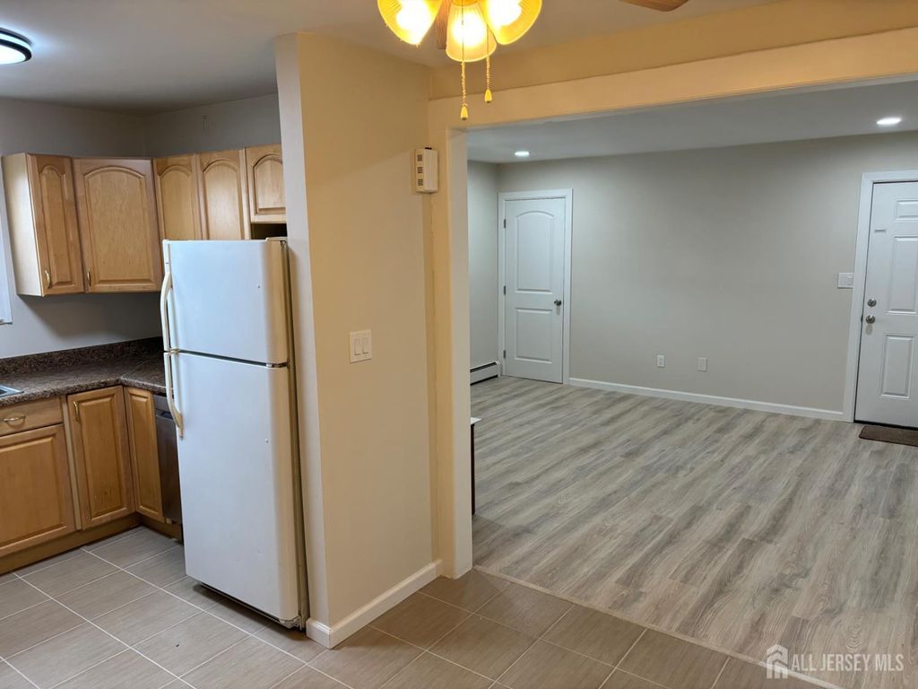 289 Main Street 4H, Spotswood, NJ 08884