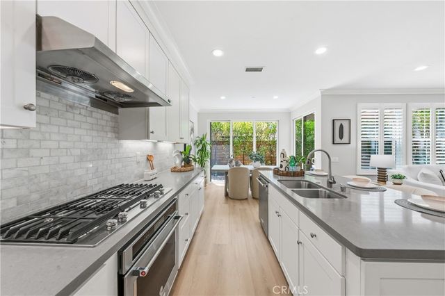 192 Crescent Moon, Irvine, CA 92602