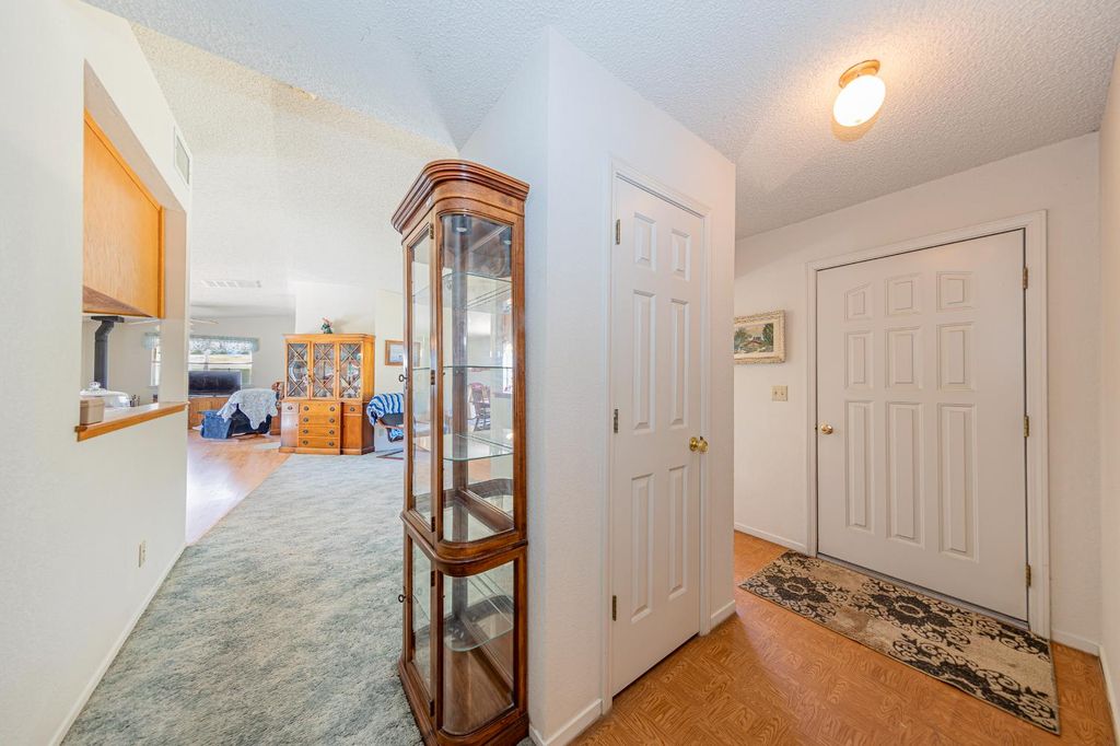 Image 20 of property listing at 47457 Road 620, Oakhurst, CA 93644