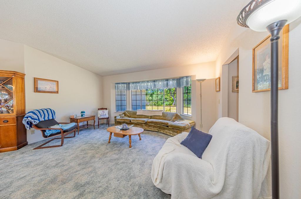 Image 22 of property listing at 47457 Road 620, Oakhurst, CA 93644