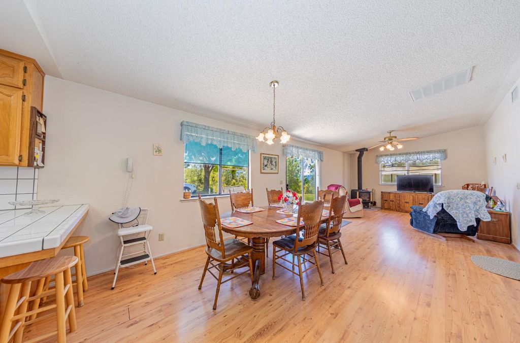 Image 28 of property listing at 47457 Road 620, Oakhurst, CA 93644