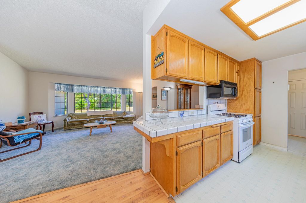 Image 33 of property listing at 47457 Road 620, Oakhurst, CA 93644