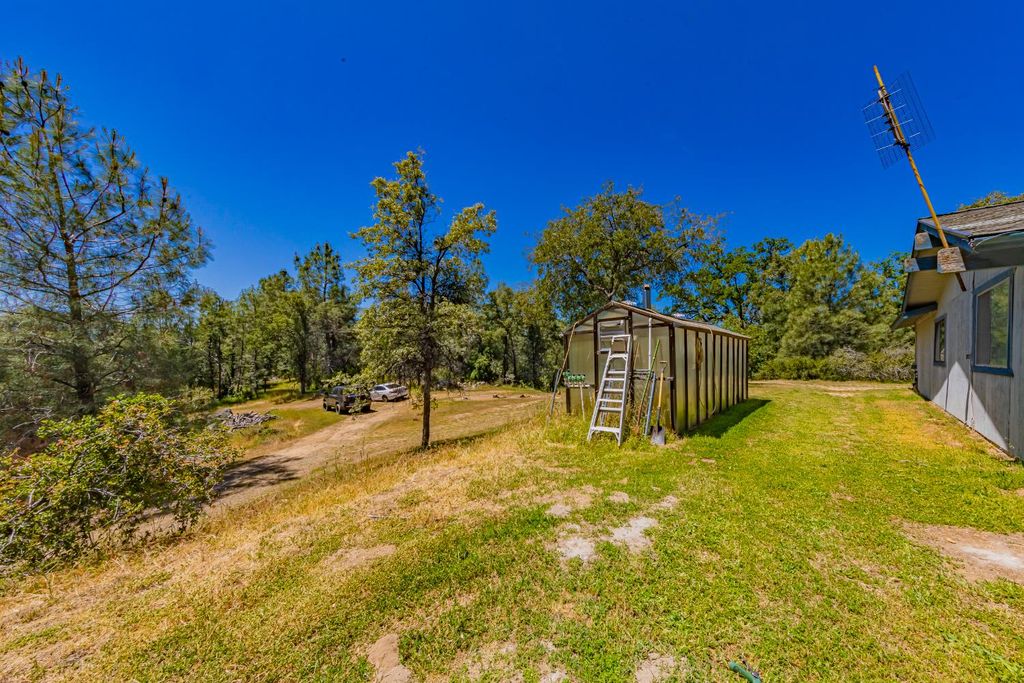 Image 36 of property listing at 47457 Road 620, Oakhurst, CA 93644