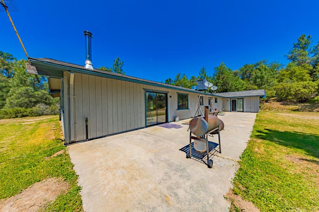 Image 38 of property listing at 47457 Road 620, Oakhurst, CA 93644