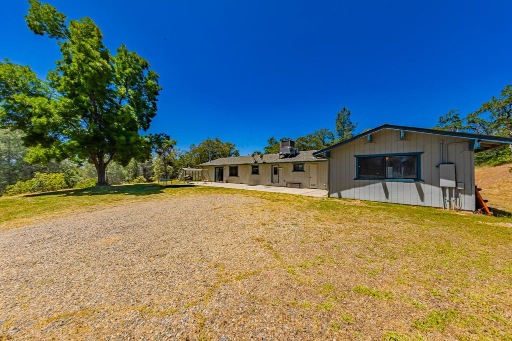 Image 41 of property listing at 47457 Road 620, Oakhurst, CA 93644