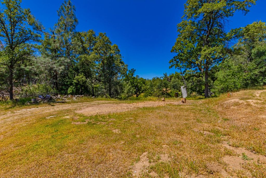 Image 44 of property listing at 47457 Road 620, Oakhurst, CA 93644