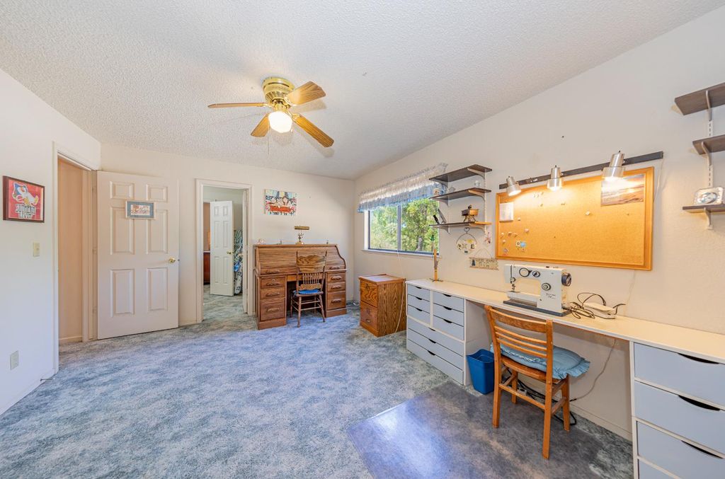 Image 6 of property listing at 47457 Road 620, Oakhurst, CA 93644