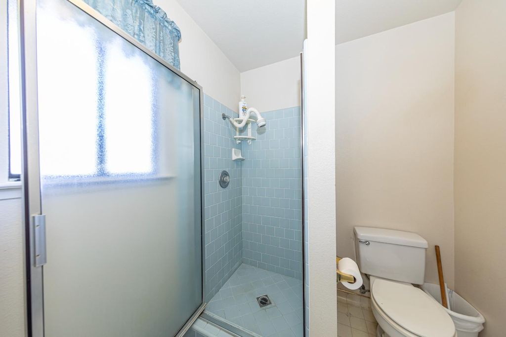 Image 8 of property listing at 47457 Road 620, Oakhurst, CA 93644